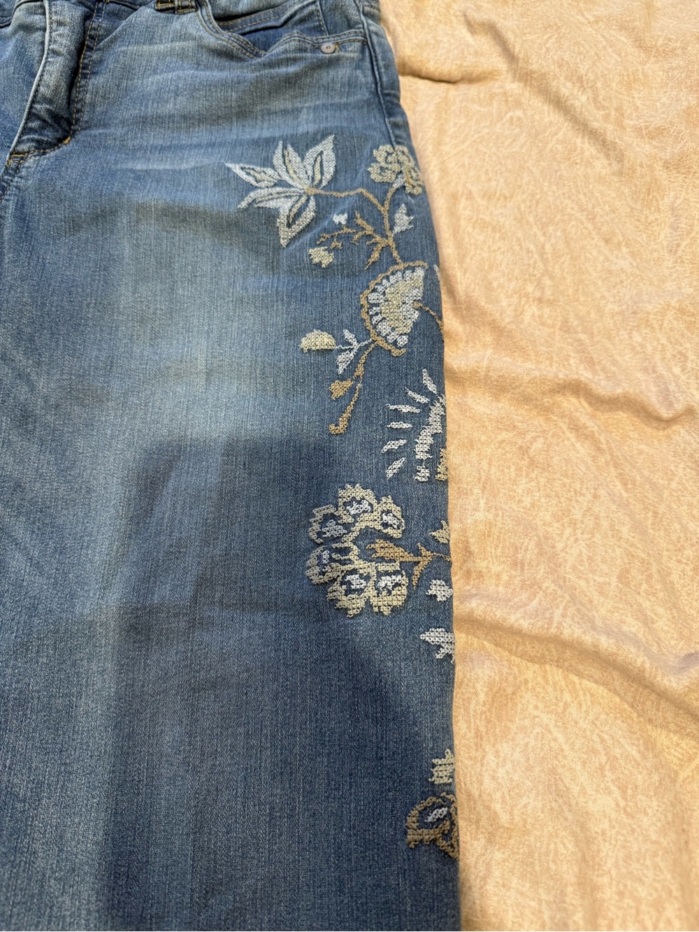 Democracy AB technology Women’s Embroidered Jeans - Picture 2 of 6